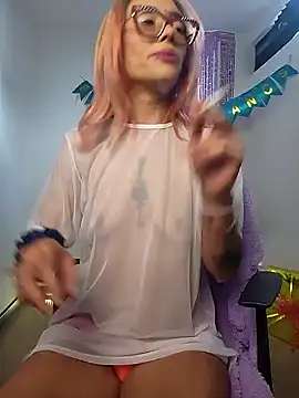 Snapshot of 911Calling chatting on February 2025 08:20:02 PM 911Calling online show from February 2025 08:20:02 PM