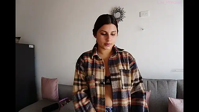 Snapshot of Luu_Princess chatting on January 2025 05:05:02 PM Luu Princess online show from January 2025 05:05:02 PM