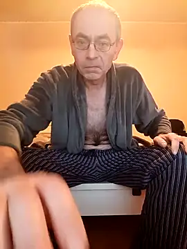 BesterJunge45 online show from November 2025 07:30:02 AM