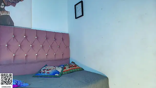 aaron antonella mds online show from December 2025 09:00:02 PM