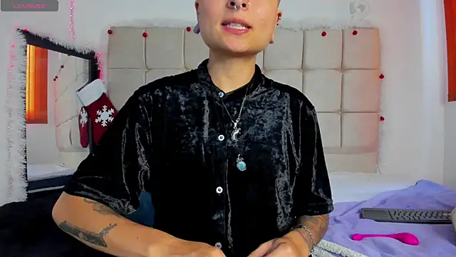 ZuryRamirez  online show from December 2024 07:29:02 PM