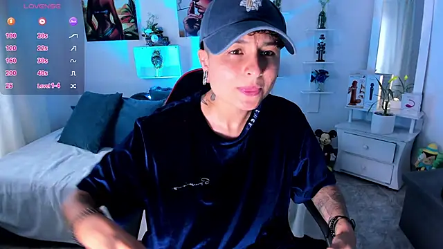 ZuryRamirez  online show from December 2025 07:10:01 PM