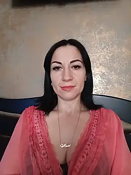 Snapshot of FireLily332 chatting on February 2025 01:11:02 PM FireLily332 online show from February 2025 01:11:02 PM