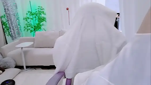 Vaness-a online show from November 2025 09:04:01 AM