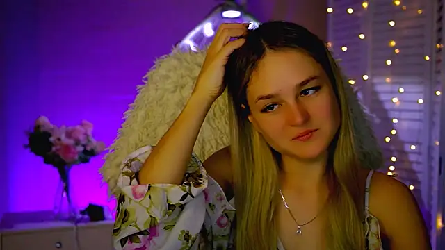 Snapshot of DeboraLarson chatting on December 2025 03:56:01 AM DeboraLarson online show from December 2025 03:56:01 AM