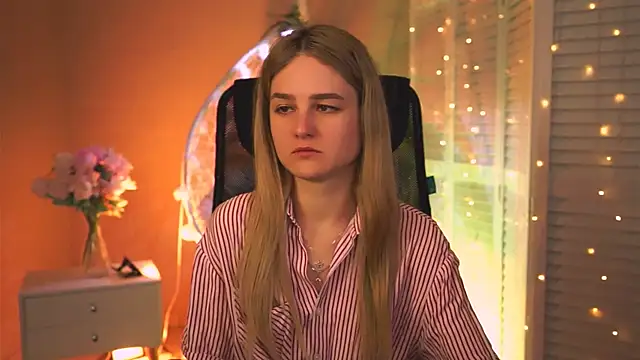 Snapshot of DeboraLarson chatting on March 2026 03:24:01 AM DeboraLarson online show from March 2026 03:24:01 AM