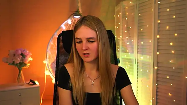 Snapshot of DeboraLarson chatting on March 2026 04:49:01 AM DeboraLarson online show from March 2026 04:49:01 AM