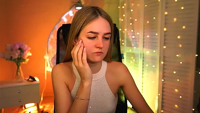 Snapshot of DeboraLarson chatting on March 2026 04:05:02 AM DeboraLarson online show from March 2026 04:05:02 AM