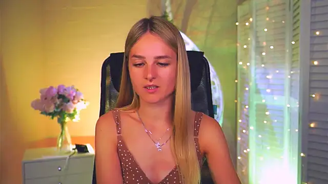 Snapshot of DeboraLarson chatting on March 2026 03:34:01 AM DeboraLarson online show from March 2026 03:34:01 AM