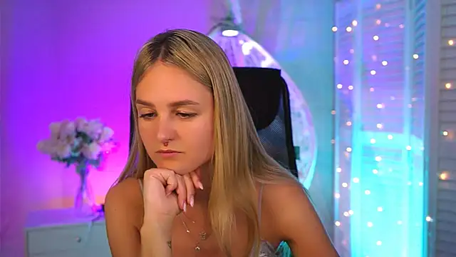 Snapshot of DeboraLarson chatting on March 2026 03:12:01 AM DeboraLarson online show from March 2026 03:12:01 AM