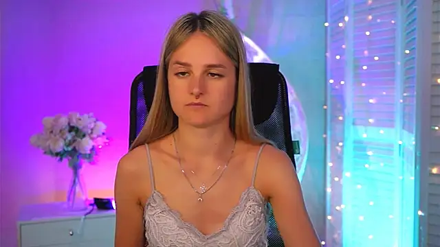 Snapshot of DeboraLarson chatting on March 2026 08:26:33 AM DeboraLarson online show from March 2026 08:26:33 AM