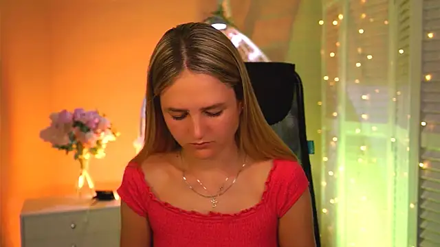 Snapshot of DeboraLarson chatting on March 2026 03:06:02 AM DeboraLarson online show from March 2026 03:06:02 AM