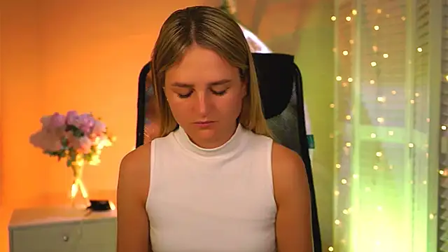 Snapshot of DeboraLarson chatting on April 2026 03:04:02 AM DeboraLarson online show from April 2026 03:04:02 AM