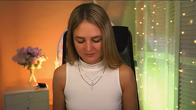 Snapshot of DeboraLarson chatting on April 2026 03:15:02 AM DeboraLarson online show from April 2026 03:15:02 AM