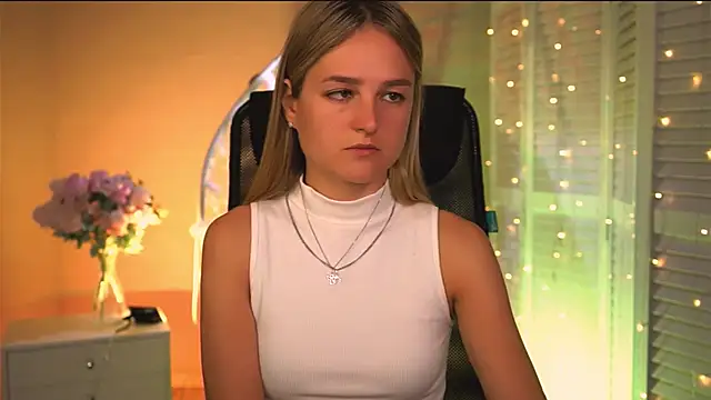 Snapshot of DeboraLarson chatting on April 2026 03:18:01 AM DeboraLarson online show from April 2026 03:18:01 AM