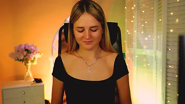 Snapshot of DeboraLarson chatting on April 2026 03:13:01 AM DeboraLarson online show from April 2026 03:13:01 AM