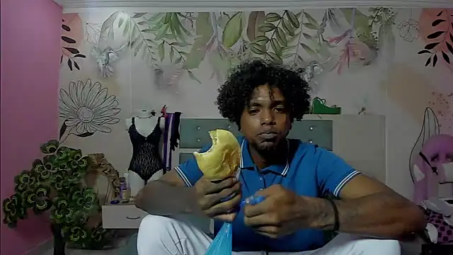 bigblackhotx1 online show from February 2026 01:04:01 PM