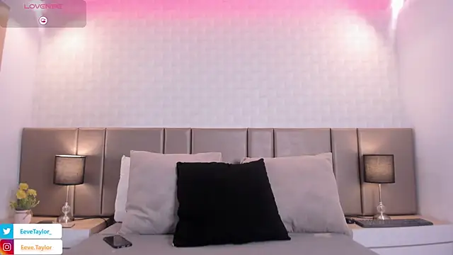 Snapshot of Eevee_Taylor chatting on July 2026 02:02:02 AM Eevee Taylor online show from July 2026 02:02:02 AM