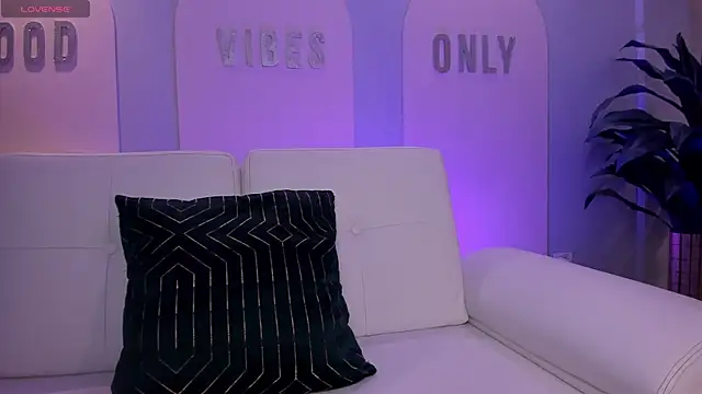 StacyWoods online show from April 2026 12:10:01 PM