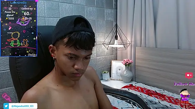Snapshot of loistwink_ chatting on February 2025 06:32:02 PM loistwink online show from February 2025 06:32:02 PM