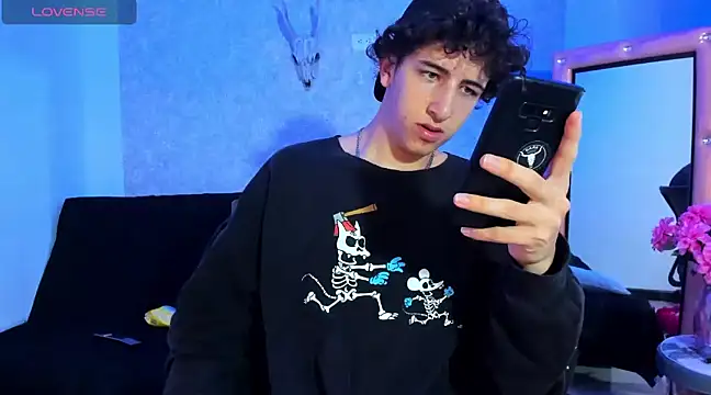 Kerverr  online show from December 2024 12:29:02 AM