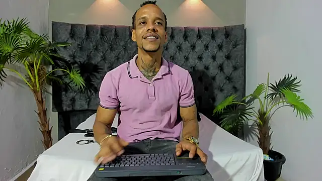 Snapshot of Salomon_koude chatting on May 2026 02:45:01 PM Salomon koude online show from May 2026 02:45:01 PM