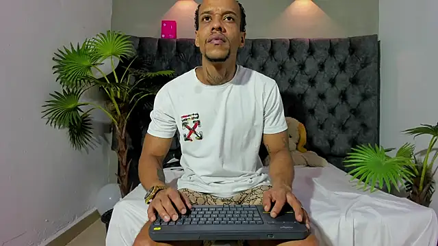 Snapshot of Salomon_koude chatting on May 2026 03:29:02 PM Salomon koude online show from May 2026 03:29:02 PM