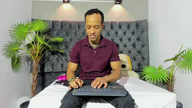Snapshot of Salomon_koude chatting on June 2026 01:13:01 PM Salomon koude online show from June 2026 01:13:01 PM