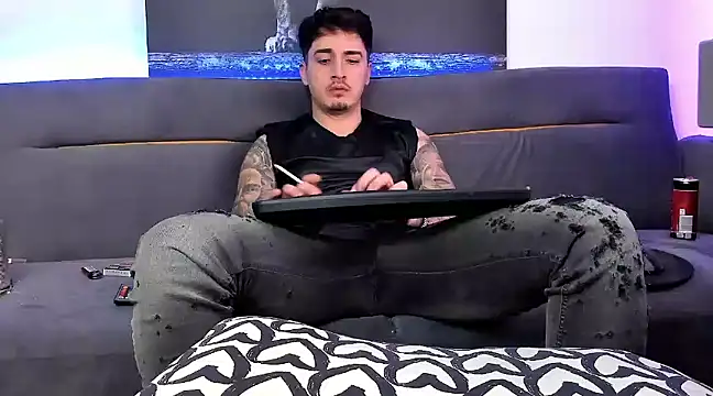 Snapshot of uptomatty chatting on December 2024 08:28:02 AM uptomatty online show from December 2024 08:28:02 AM