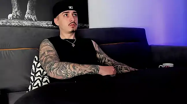 Snapshot of uptomatty chatting on March 2025 07:53:02 AM uptomatty online show from March 2025 07:53:02 AM