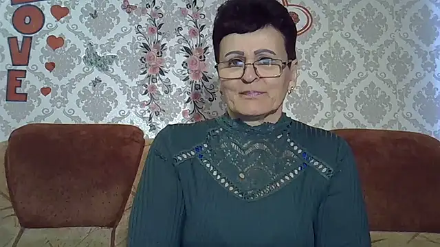 Snapshot of PaulaGolden chatting on April 2026 04:45:01 PM PaulaGolden online show from April 2026 04:45:01 PM