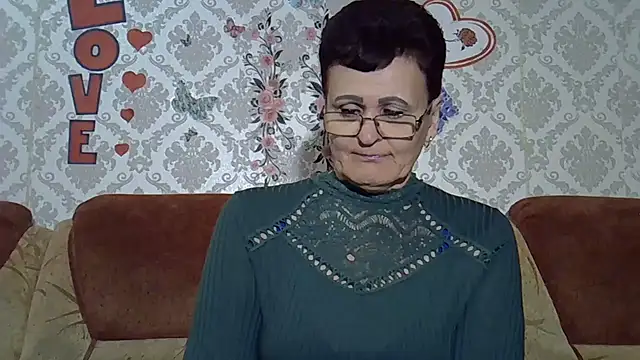 Snapshot of PaulaGolden chatting on April 2026 07:38:02 PM PaulaGolden online show from April 2026 07:38:02 PM