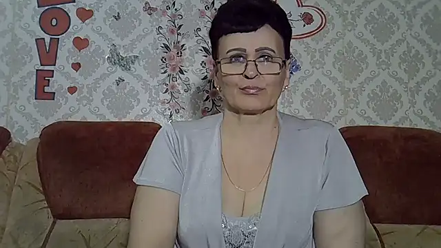 Snapshot of PaulaGolden chatting on April 2026 07:37:01 PM PaulaGolden online show from April 2026 07:37:01 PM