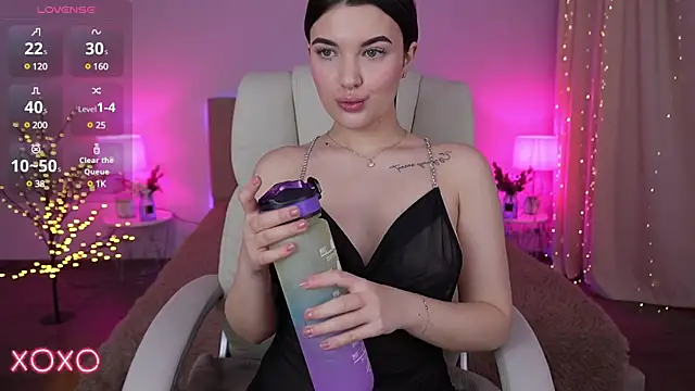 YourLolaBunny online show from January 2025 05:11:02 AM