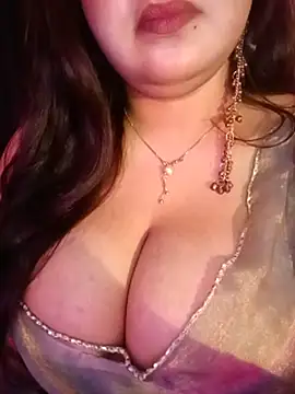 Snapshot of Suhanakhan00 chatting on July 2026 10:39:01 AM Suhanakhan00 online show from July 2026 10:39:01 AM