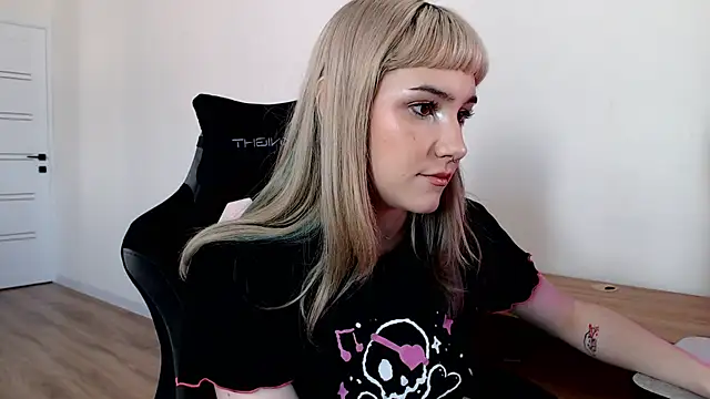 Princess Shy    online show from February 2025 12:39:02 PM