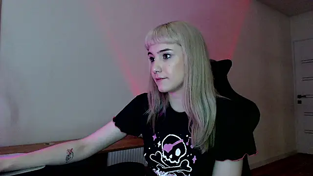 Princess Shy    online show from February 2025 07:16:01 PM