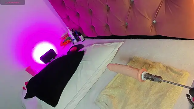 kyliestteel online show from October 2025 12:34:02 PM