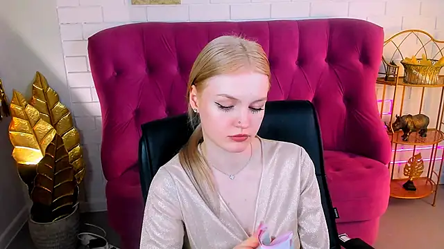 Snapshot of GraceGlamour chatting on January 2025 08:37:01 AM GraceGlamour online show from January 2025 08:37:01 AM