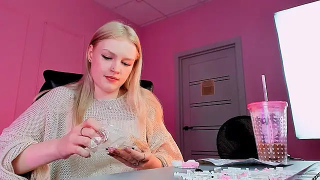 Snapshot of GraceGlamour chatting on January 2025 08:29:01 AM GraceGlamour online show from January 2025 08:29:01 AM