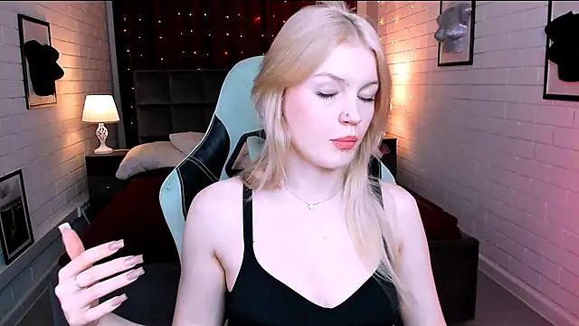 Snapshot of GraceGlamour chatting on January 2025 05:24:01 AM GraceGlamour online show from January 2025 05:24:01 AM