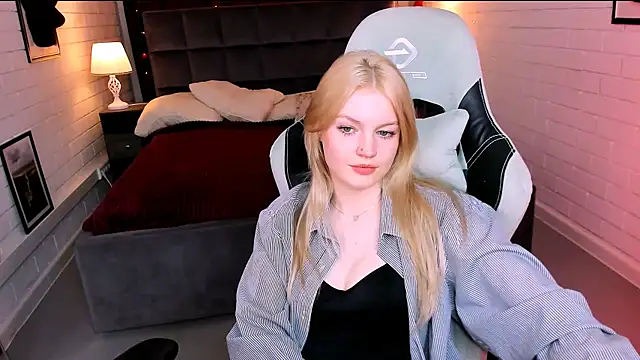 Snapshot of GraceGlamour chatting on January 2025 08:25:02 AM GraceGlamour online show from January 2025 08:25:02 AM