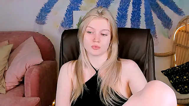 Snapshot of GraceGlamour chatting on January 2025 11:28:01 AM GraceGlamour online show from January 2025 11:28:01 AM