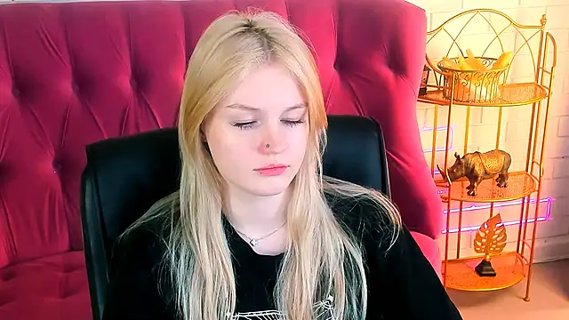 Snapshot of GraceGlamour chatting on January 2025 08:32:02 AM GraceGlamour online show from January 2025 08:32:02 AM