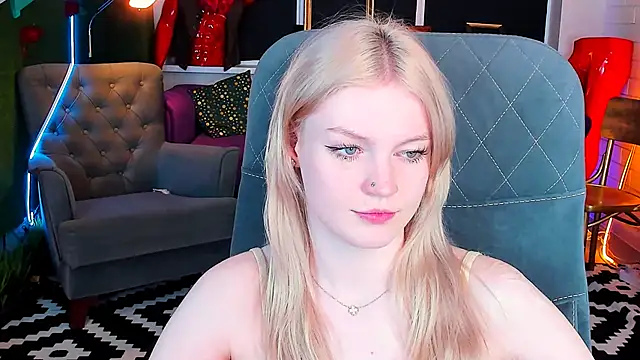 Snapshot of GraceGlamour chatting on February 2025 08:21:02 AM GraceGlamour online show from February 2025 08:21:02 AM