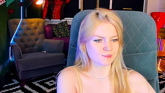 Snapshot of GraceGlamour chatting on February 2025 11:23:01 AM GraceGlamour online show from February 2025 11:23:01 AM