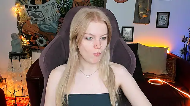 Snapshot of GraceGlamour chatting on February 2025 05:08:01 AM GraceGlamour online show from February 2025 05:08:01 AM