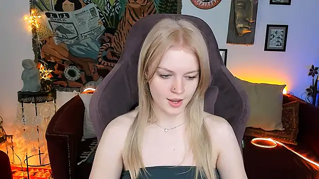 Snapshot of GraceGlamour chatting on February 2025 08:09:02 AM GraceGlamour online show from February 2025 08:09:02 AM