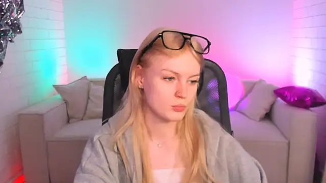 Snapshot of GraceGlamour chatting on February 2025 08:20:01 AM GraceGlamour online show from February 2025 08:20:01 AM