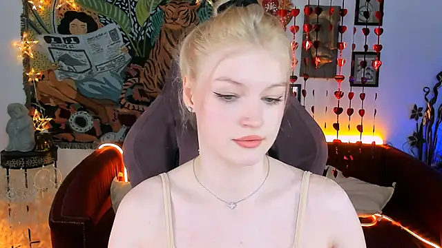 Snapshot of GraceGlamour chatting on February 2025 08:11:02 AM GraceGlamour online show from February 2025 08:11:02 AM